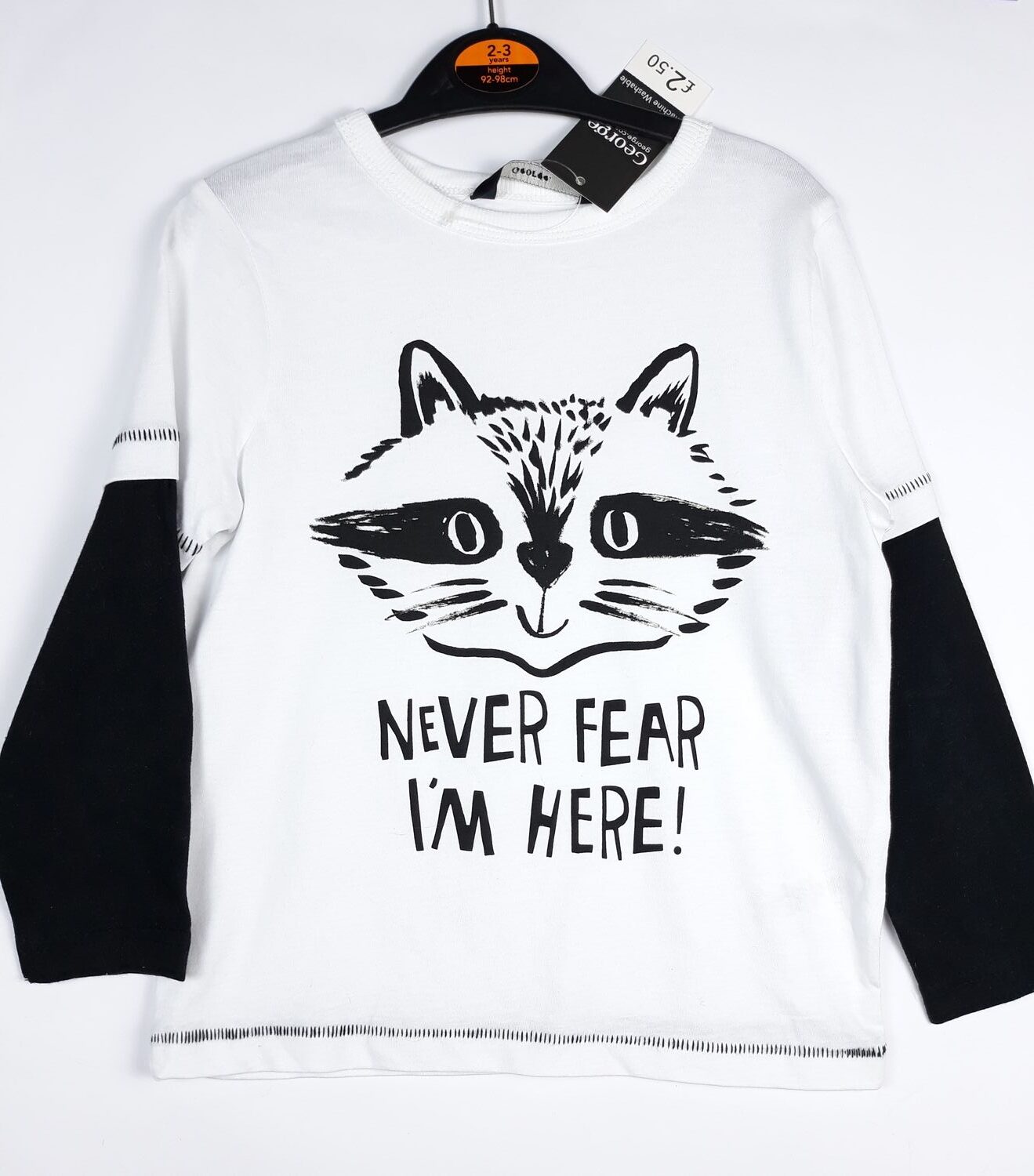Реглан белого и черного цвета "Never fear I'm here" George