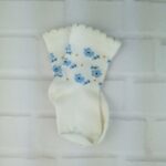 Шкарпетки білого кольору з блакитними квітками Matalan — фото 1
