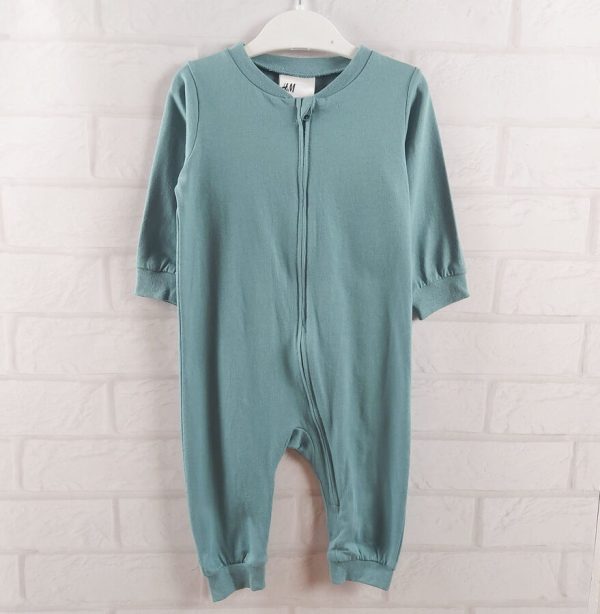 Чоловічок зеленого кольору на змійкі H&M