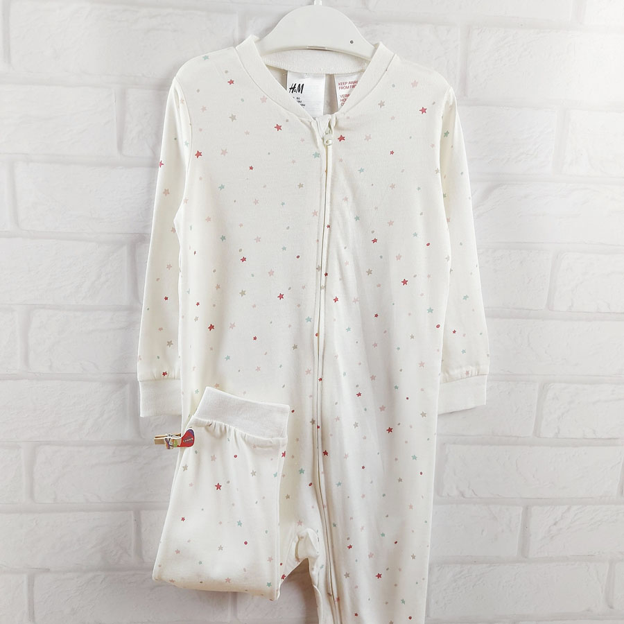 Человечек с красными звездами H&M