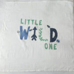 Пеленка с надписью и листьями Lupily